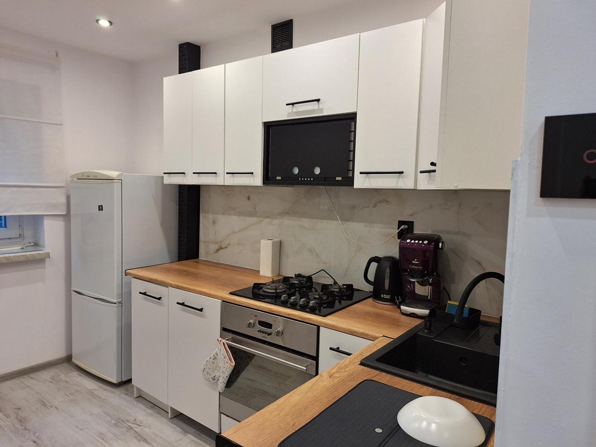Apartament Z Jacuzzi W Centrum Katowic คาโตวีตเซ ภายนอก รูปภาพ