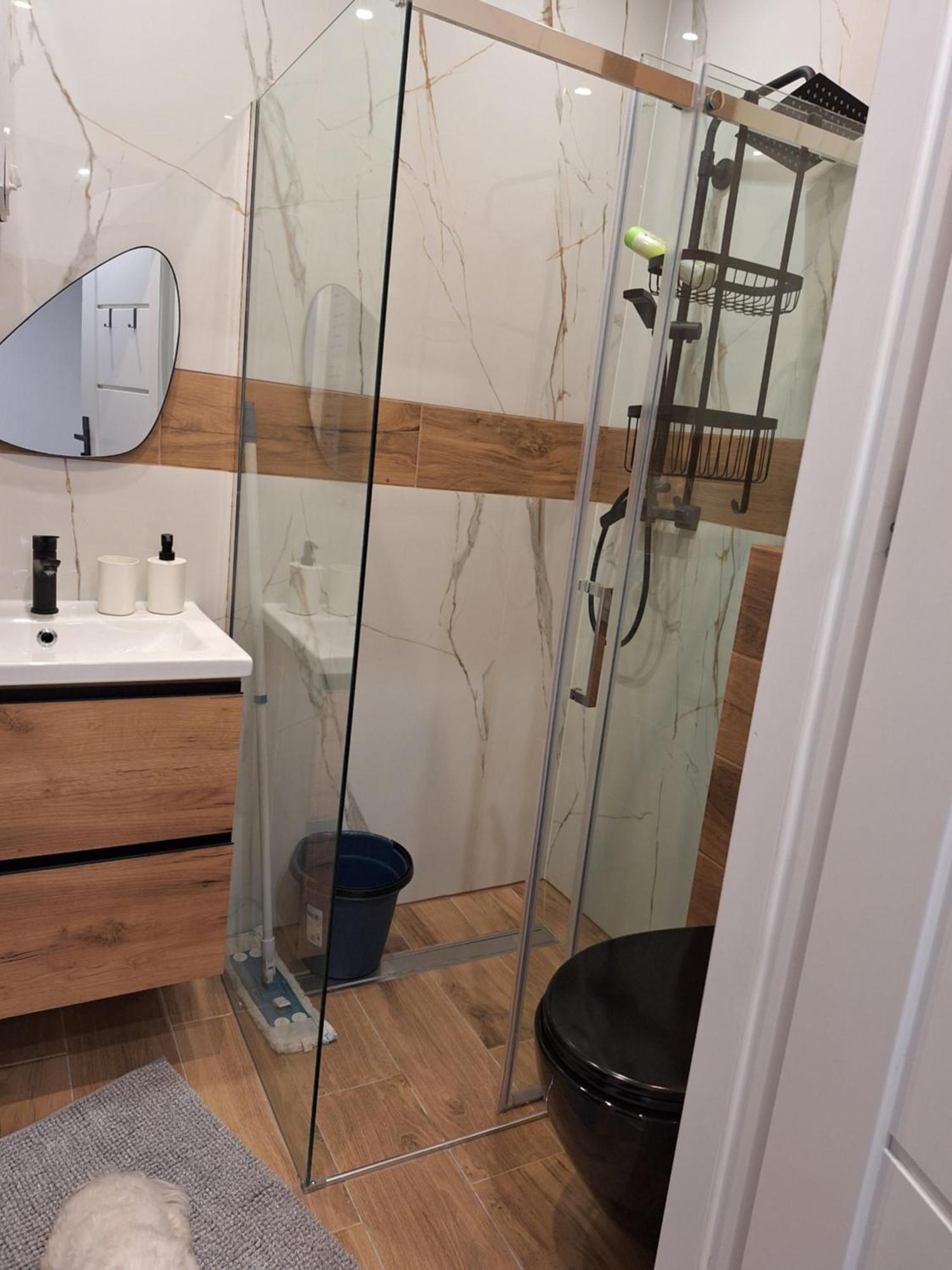 Apartament Z Jacuzzi W Centrum Katowic คาโตวีตเซ ภายนอก รูปภาพ