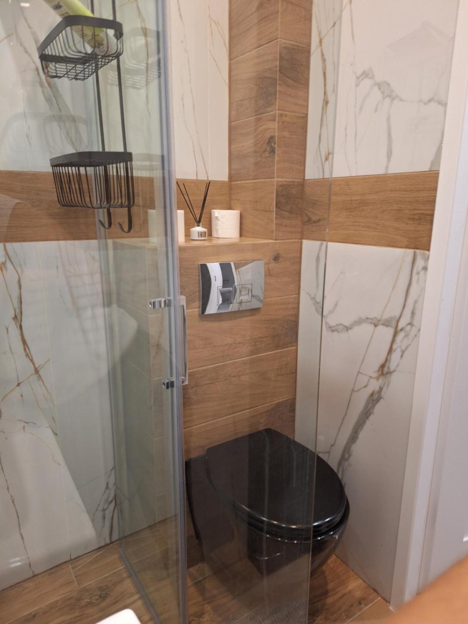 Apartament Z Jacuzzi W Centrum Katowic คาโตวีตเซ ภายนอก รูปภาพ