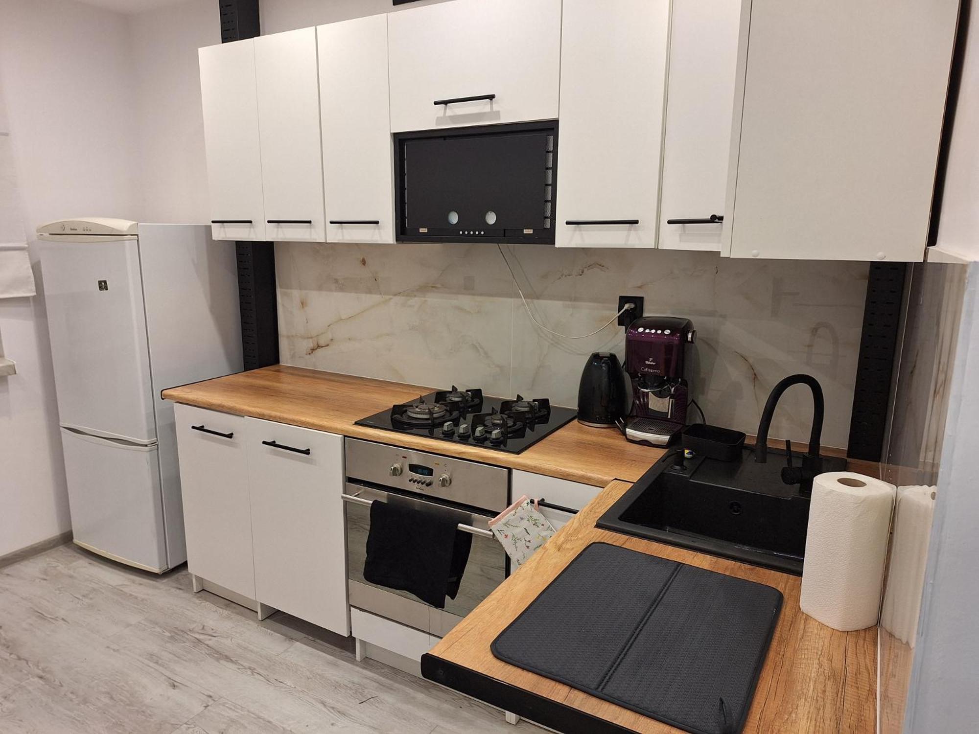 Apartament Z Jacuzzi W Centrum Katowic คาโตวีตเซ ภายนอก รูปภาพ