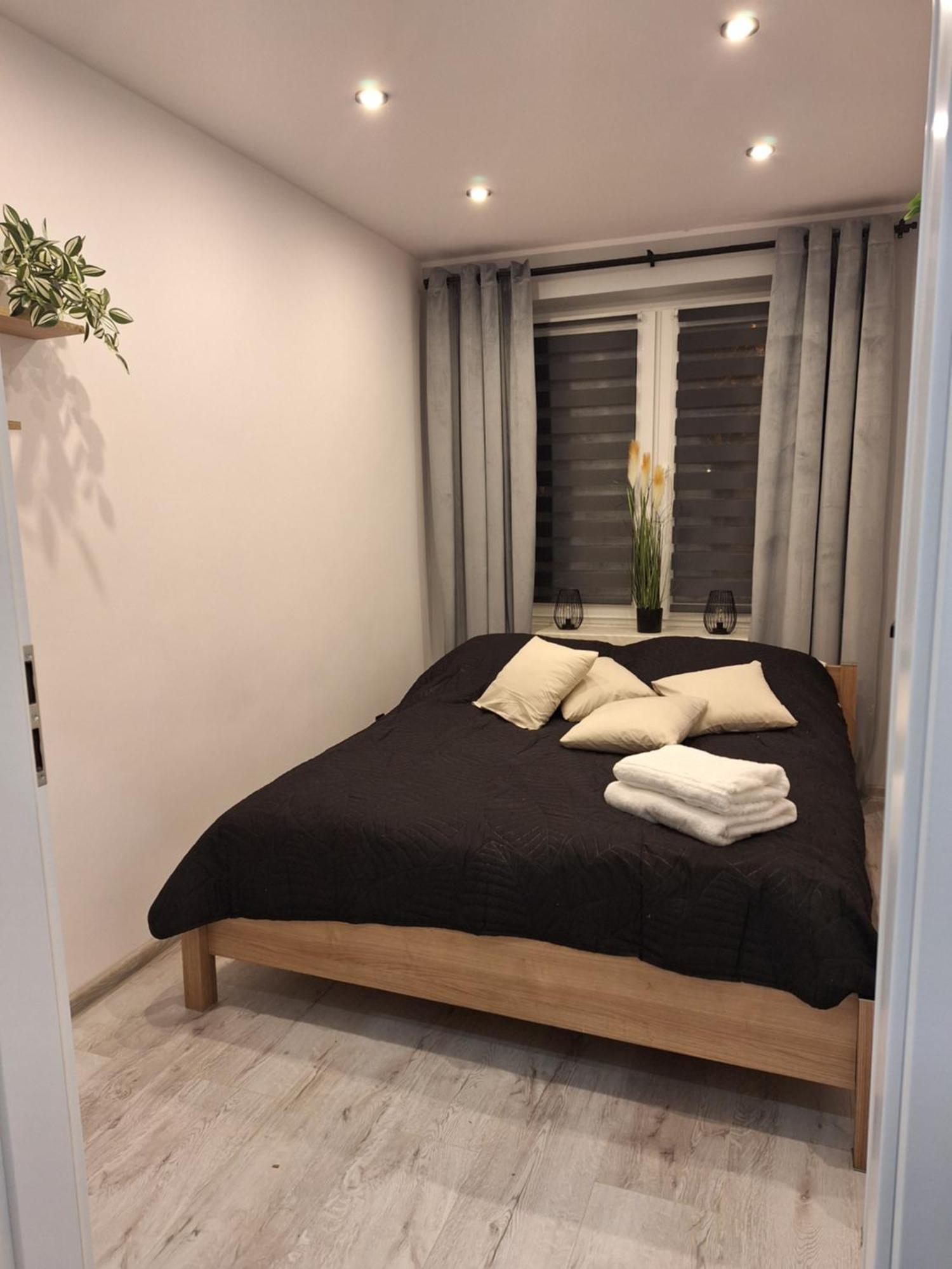 Apartament Z Jacuzzi W Centrum Katowic คาโตวีตเซ ภายนอก รูปภาพ