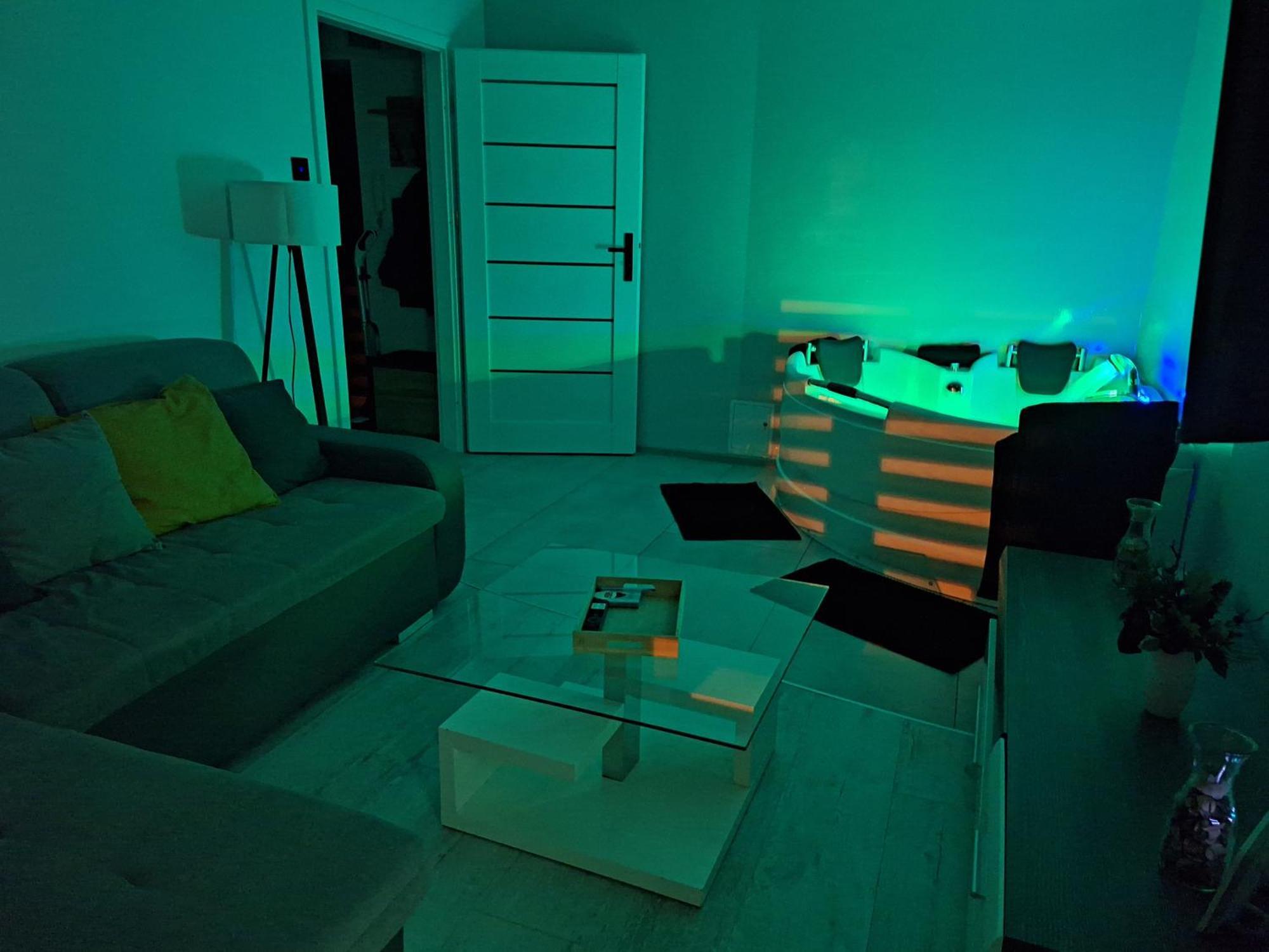 Apartament Z Jacuzzi W Centrum Katowic คาโตวีตเซ ภายนอก รูปภาพ