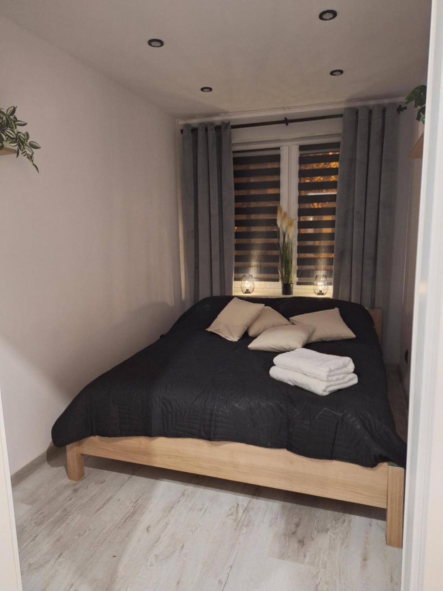 Apartament Z Jacuzzi W Centrum Katowic คาโตวีตเซ ภายนอก รูปภาพ