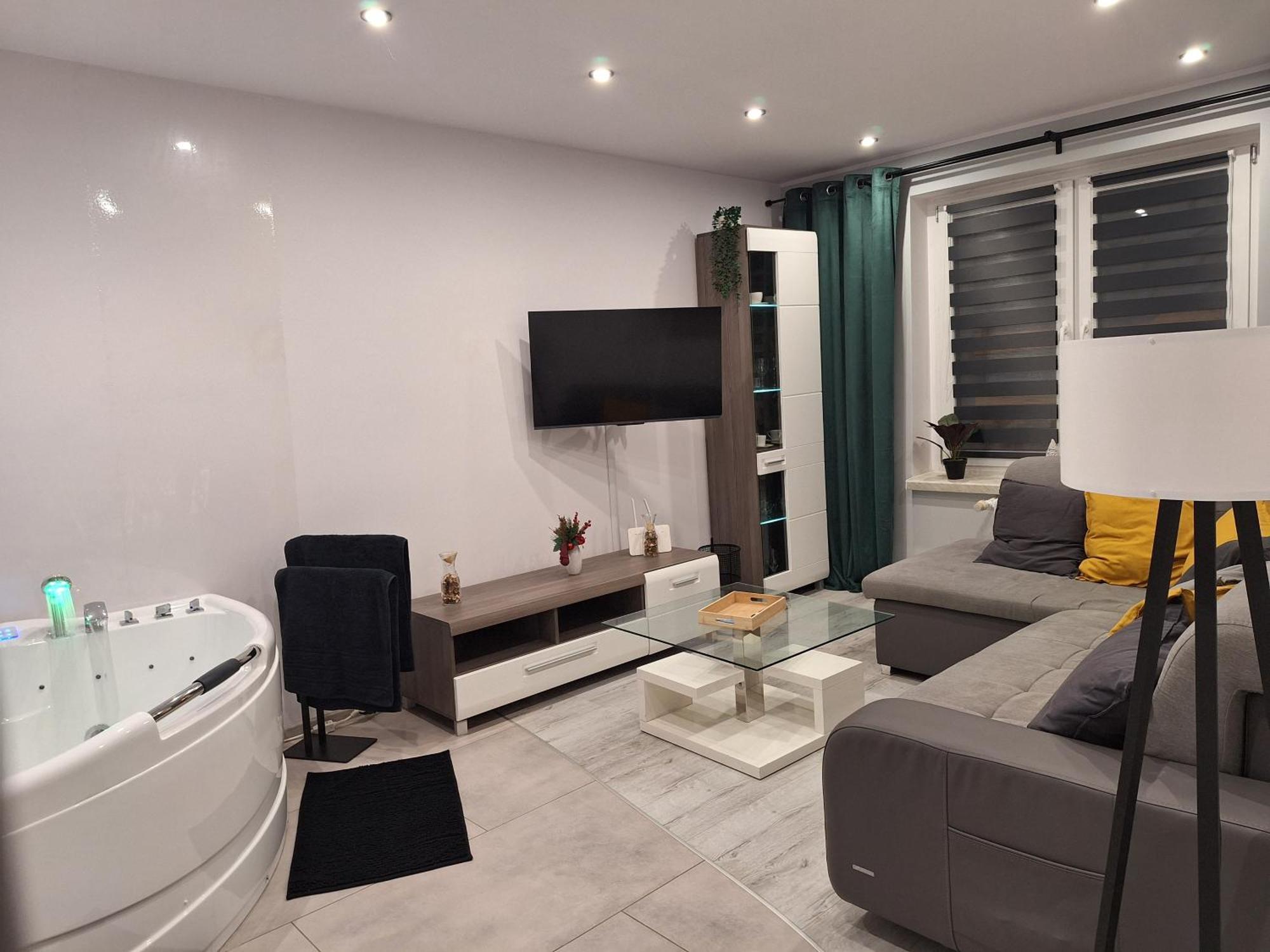 Apartament Z Jacuzzi W Centrum Katowic คาโตวีตเซ ภายนอก รูปภาพ